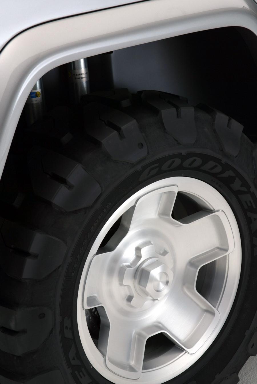  Ford Bronco Concept 2004 года  (фото 20 из 64)